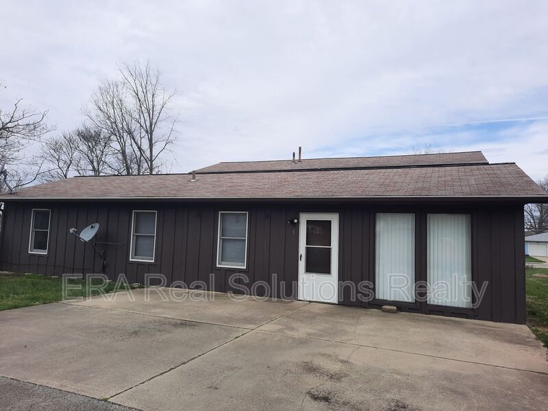 888 W Locust St Unit Apt 1, Wilmington, OH 45177 Condo for Rent in