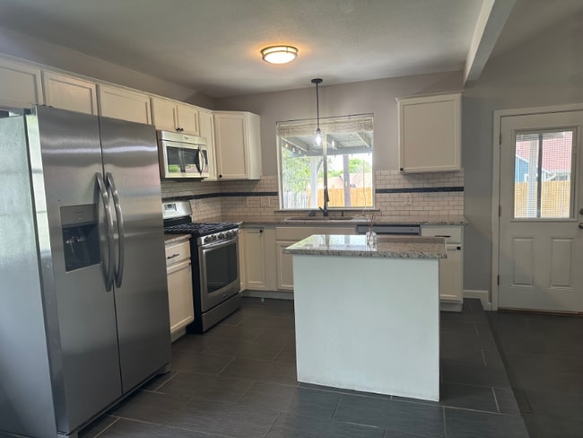 Building Photo - 13205 Bourbon St