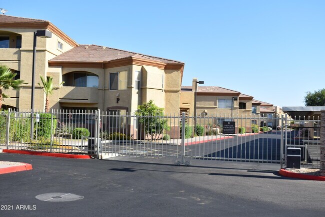 Foto del edificio - 2134 E Broadway Rd