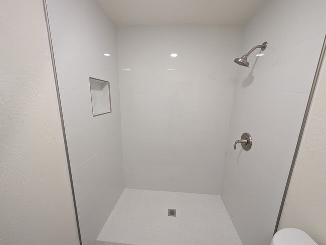 Building Photo - 827 Laveta Ter
