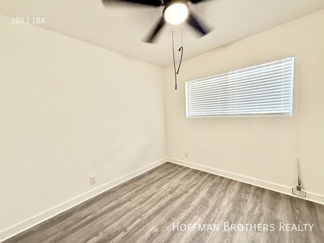 Building Photo - 1220 S Manhattan Pl