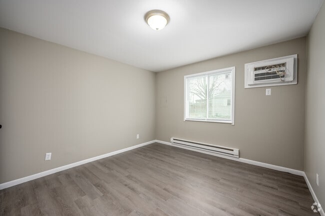 1BR, 1BA - 475SF - Bedroom - Your new home awaits!
