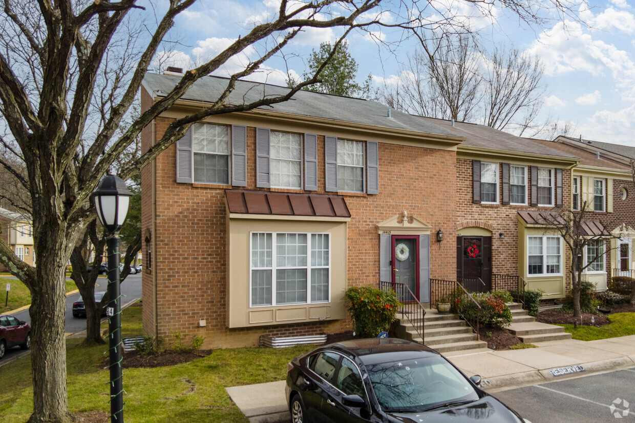Building Photo - Oxford Crossing Condominium