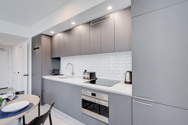 Building Photo - 300 NE 2nd Ave