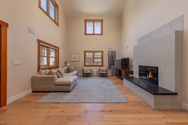 Foto del edificio - Private Creek Rd Paradise