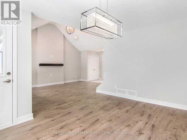 Building Photo - 51 Chateauguay St