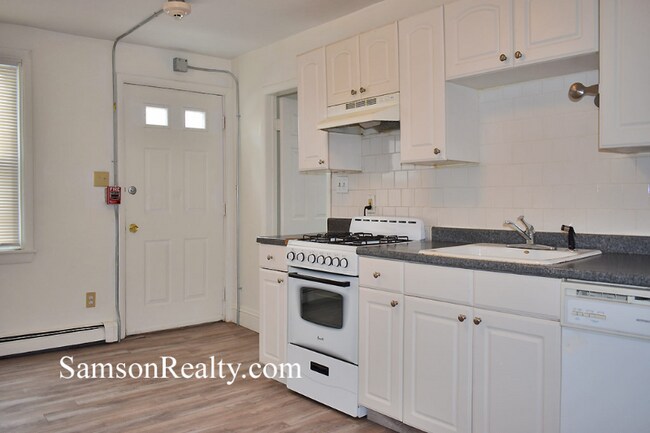 Building Photo - 106 Ives St