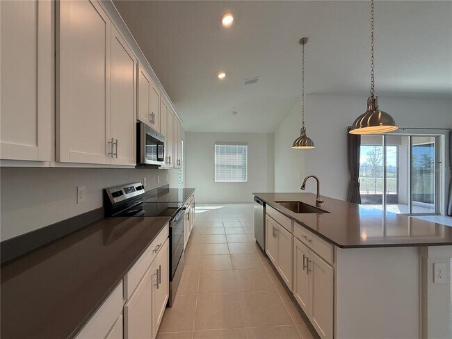 Foto del edificio - 7117 Dilly Lake Ave