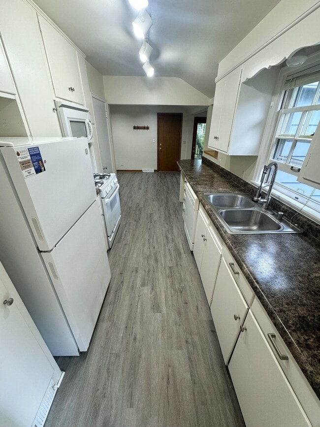 Building Photo - 306 S Owen Dr