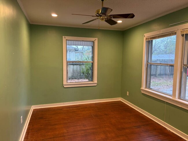 Building Photo - 1142 Olive