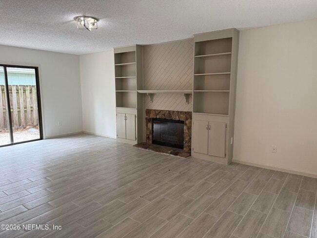 Foto del edificio - 2381 Hampton Falls Dr W