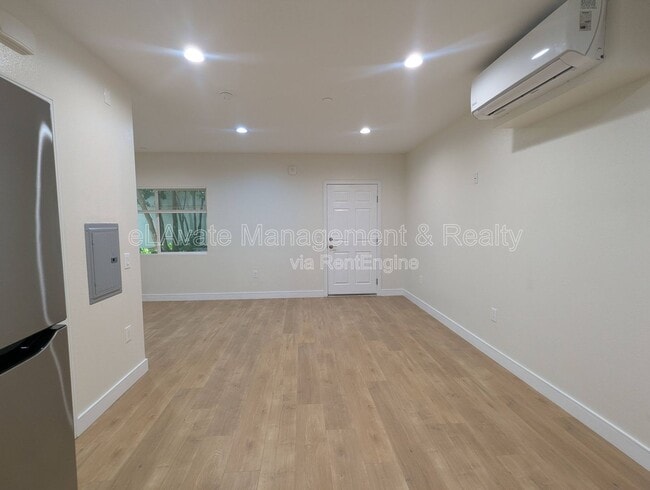 Foto del edificio - 14411 Vanowen St