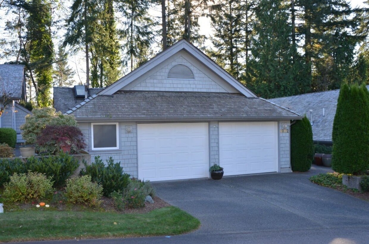 Primary Photo - Cozy 2-Bedroom, 2-Bathroom Single-Family H...