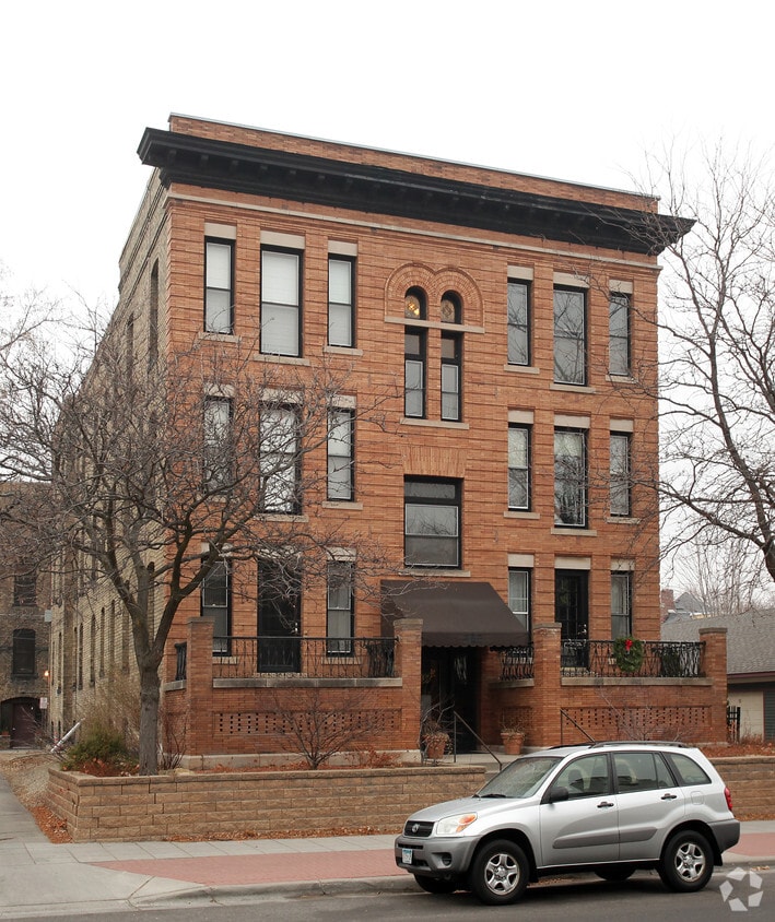 Building Photo - The St. Charles