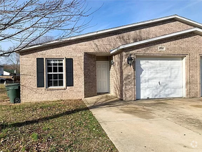 Building Photo - 1333 N Colorado Dr