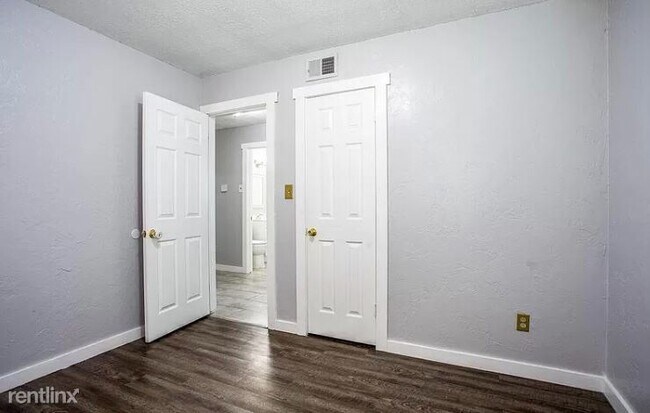 Foto del edificio - 4 br, 2 bath House - 5300 South Drexel Ave