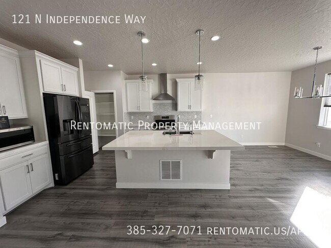 Building Photo - 121 N Independence Way