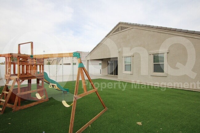 Foto del edificio - 30433 W Amelia Ave