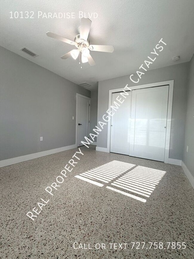 Foto del edificio - 10132 Paradise Blvd