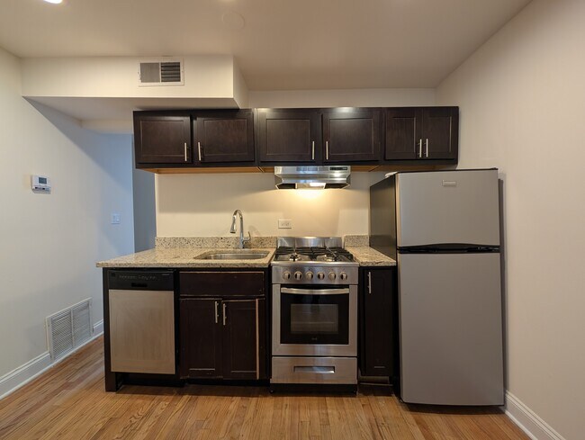 Building Photo - 4030 N Ashland Ave