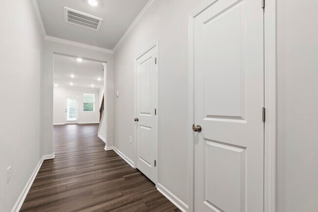 Foto del edificio - Bright & Beautiful! Modern 3-Bedroom Townh...