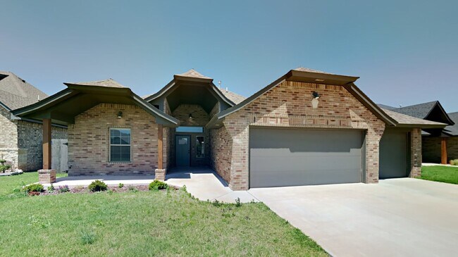 Building Photo - Very Beautiful Home in Mustang School Dist...