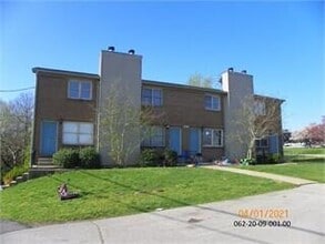 Building Photo - 902 Plaza Dr