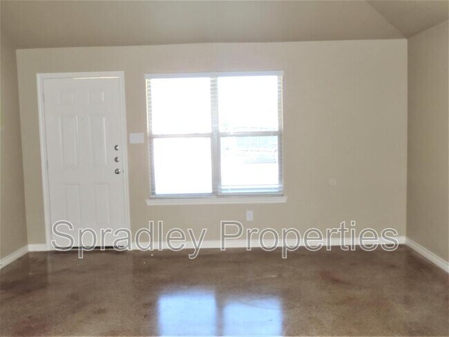 Building Photo - 1547 Kal Ct