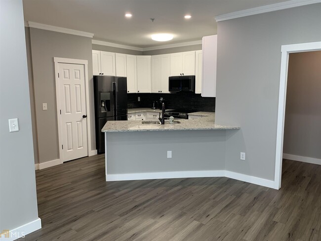 Foto del edificio - 5020 Woodland Ln