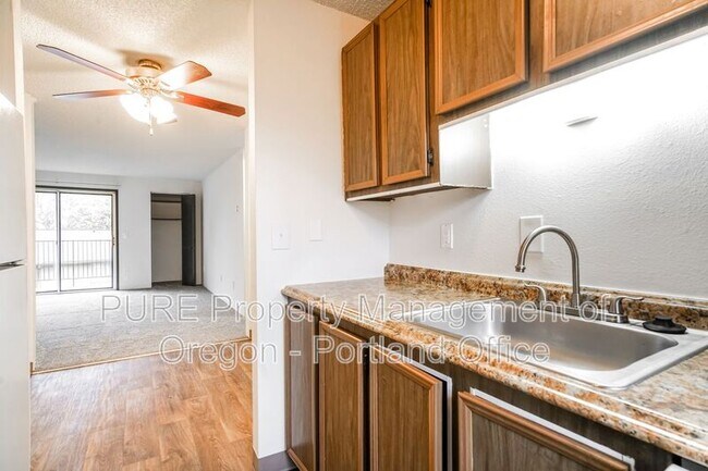 Foto del edificio - 14206 NE Sandy Blvd