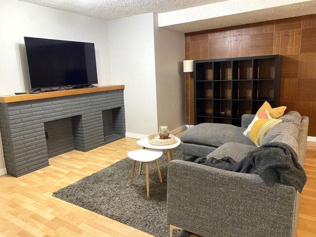Photo du bâtiment - 8239 93a Ave NW
