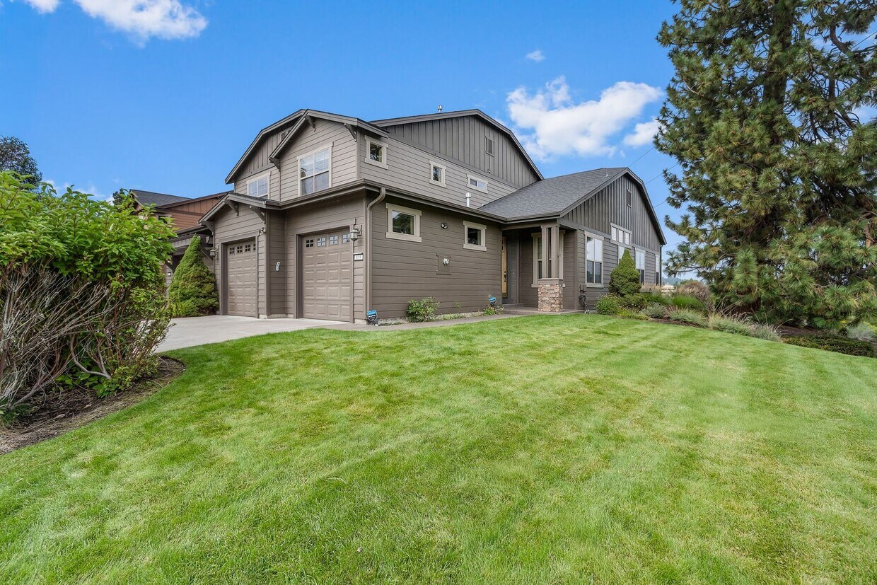 Foto principal - 3 Bed 2.5 bath plus Office/den-Townhome-Ri...