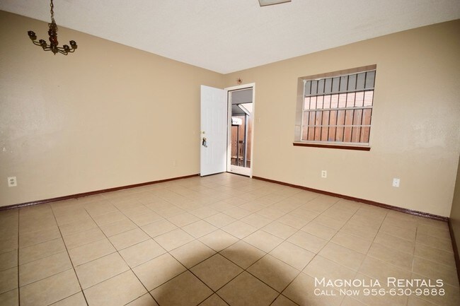 Building Photo - 2204 N Broadway St