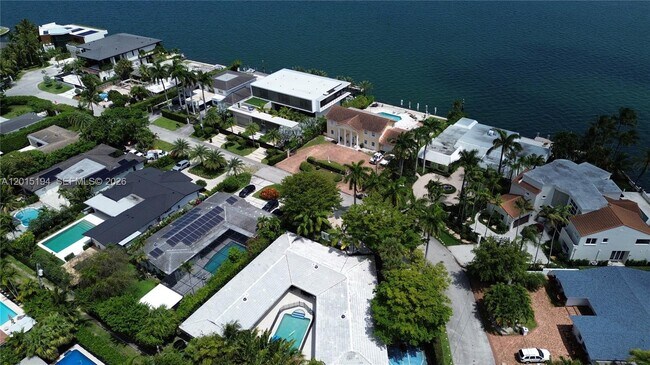 Building Photo - 11445 N Bayshore Dr