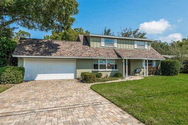 Building Photo - 1376 Fairway Dr