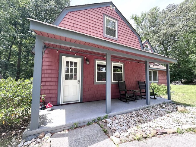 Building Photo - Updated Country Retreat with Modern Finishes & Peaceful Pungo Living