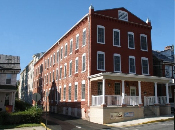 Primary Photo - Henner Apartments