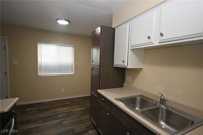 Building Photo - 2514 N McCarran St