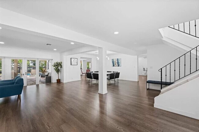 Foto del edificio - 413 Holiday Dr