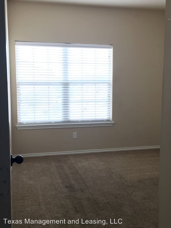 Building Photo - 3 br, 2.5 bath House - 1117 Brown Rock Drive