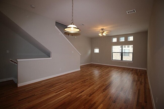 Foto del edificio - 2710 Hullsmith Dr
