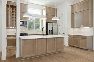 Building Photo - 2121 Hoskins Dr