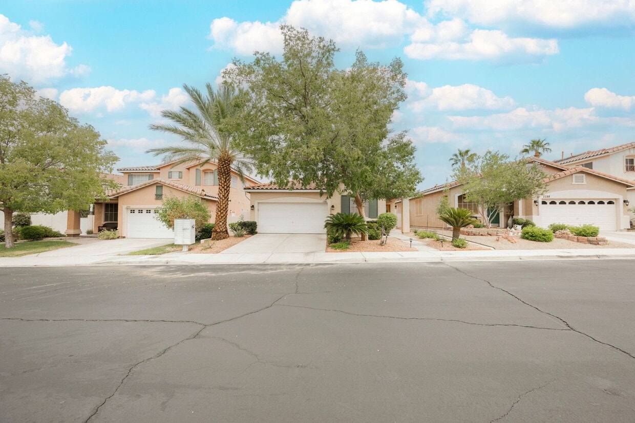 Foto principal - Great single story, 3 bed, 3 bath, Green V...
