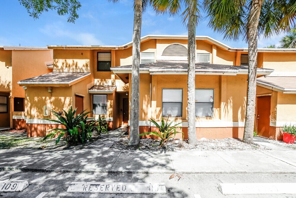 Foto principal - 2531 NW 56th Ave