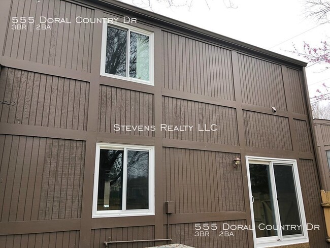 Building Photo - 555 Doral Country Dr