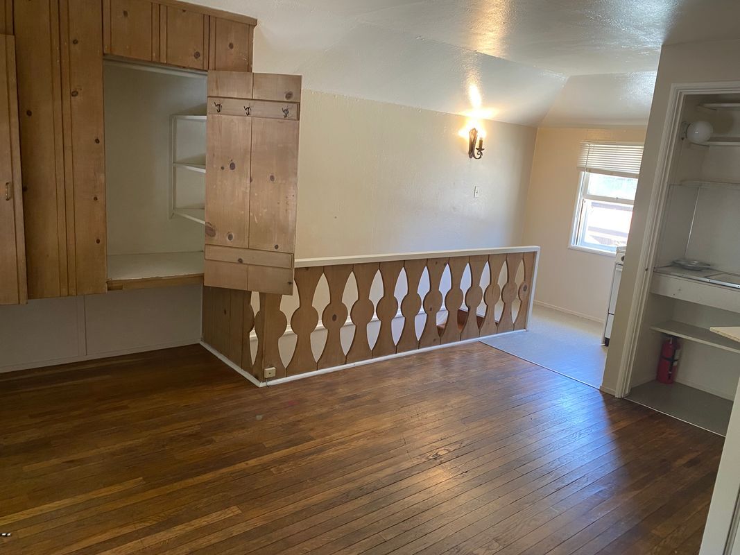 Building Photo - 618 Benton St