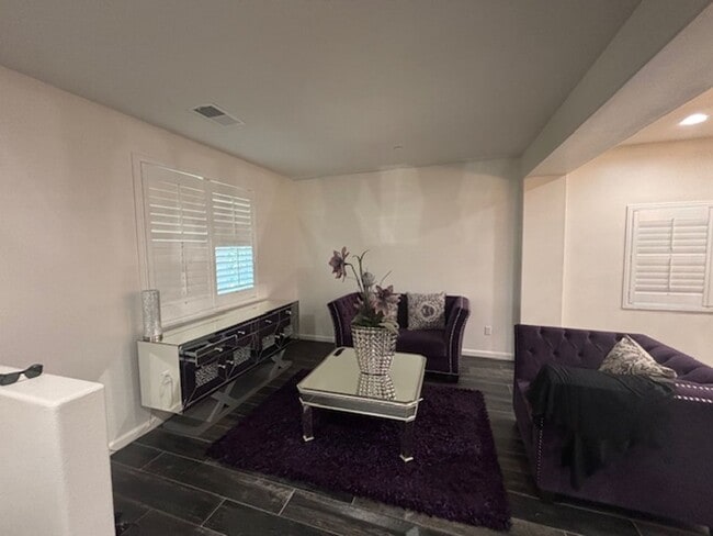 Building Photo - 647 Las Dunas St
