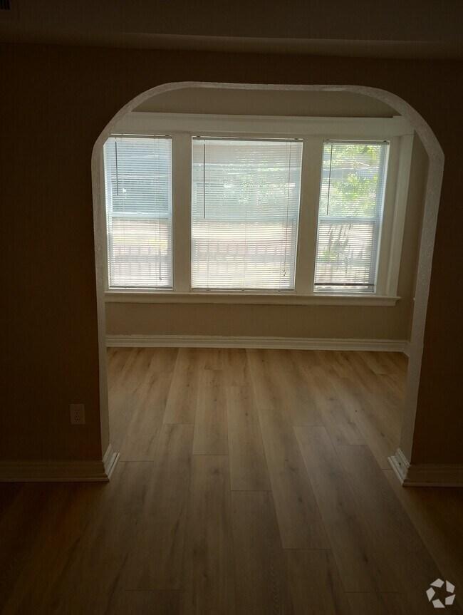 Plaza Area Apartments for Rent with Utilities Included Kansas City