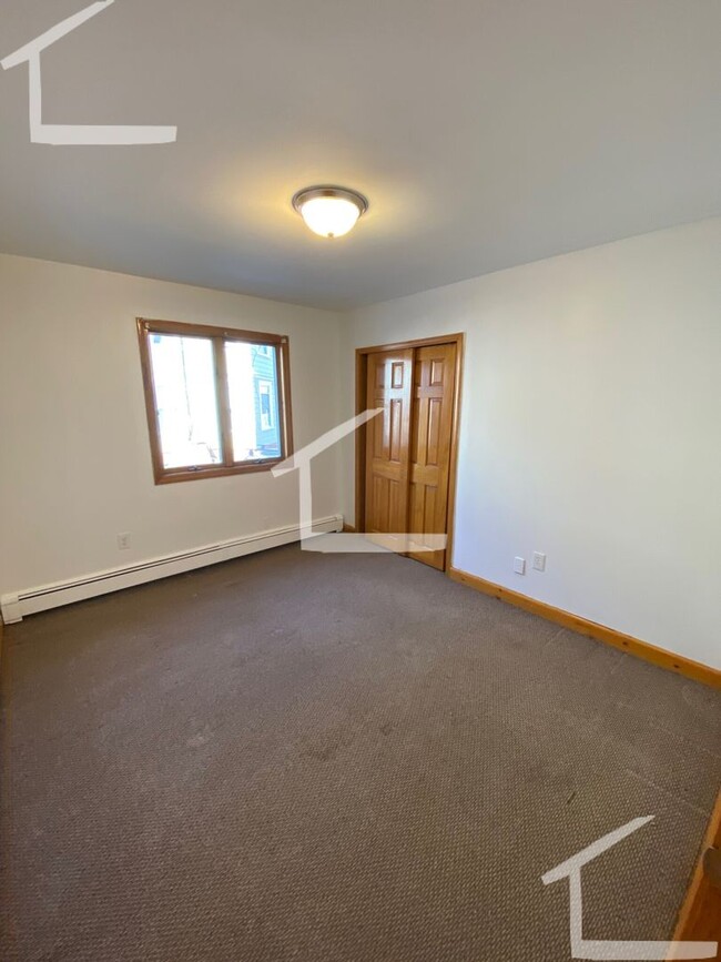 Building Photo - 95 Glen St