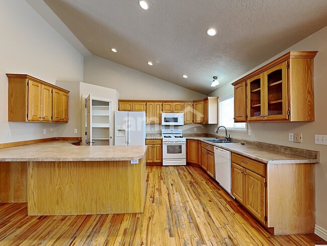 Building Photo - 1245 E 640 S